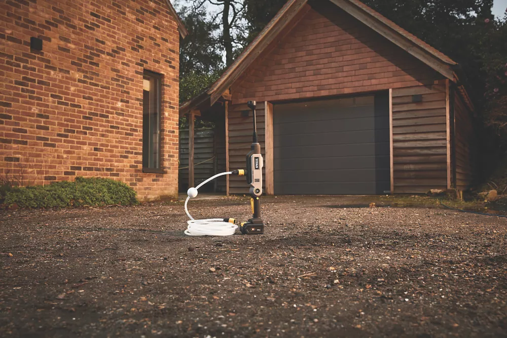 Titan TTI855PRW 22bar 18V 1 X 5.0Ah Li-Ion Cordless Hand-Held Pressure Washer 8 Titan TTI855PRW 22bar 18V 1 X 5.0Ah Li-Ion Cordless Hand-Held Pressure Washer - Image 6