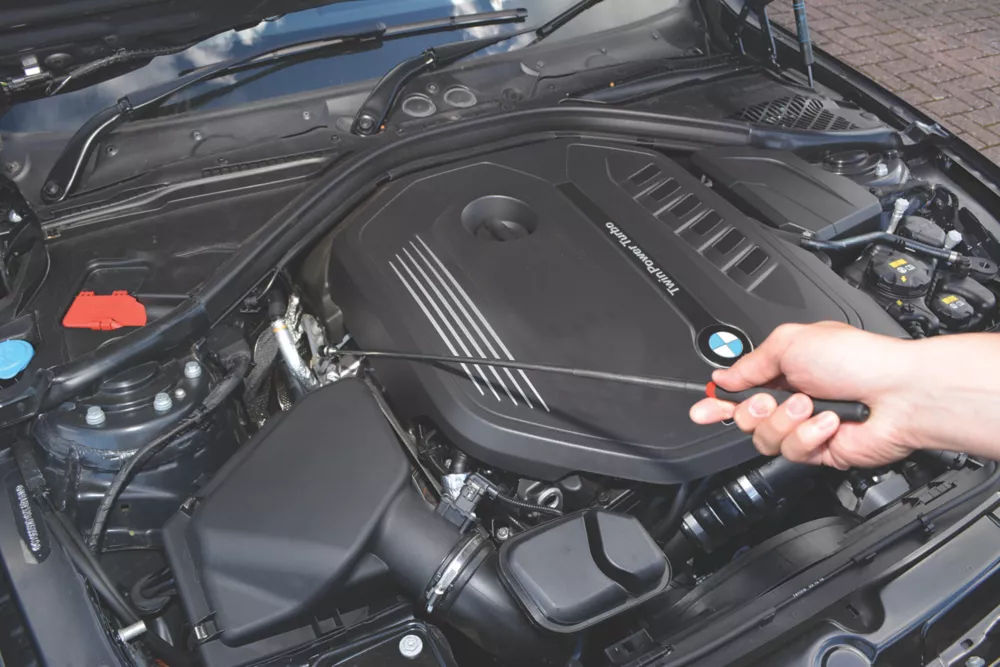 Hilka Pro-Craft Telescopic Magnetic Pick-Up Tool With LED Light 7 Hilka Pro-Craft Telescopic Magnetic Pick-Up Tool With LED Light - Image 5