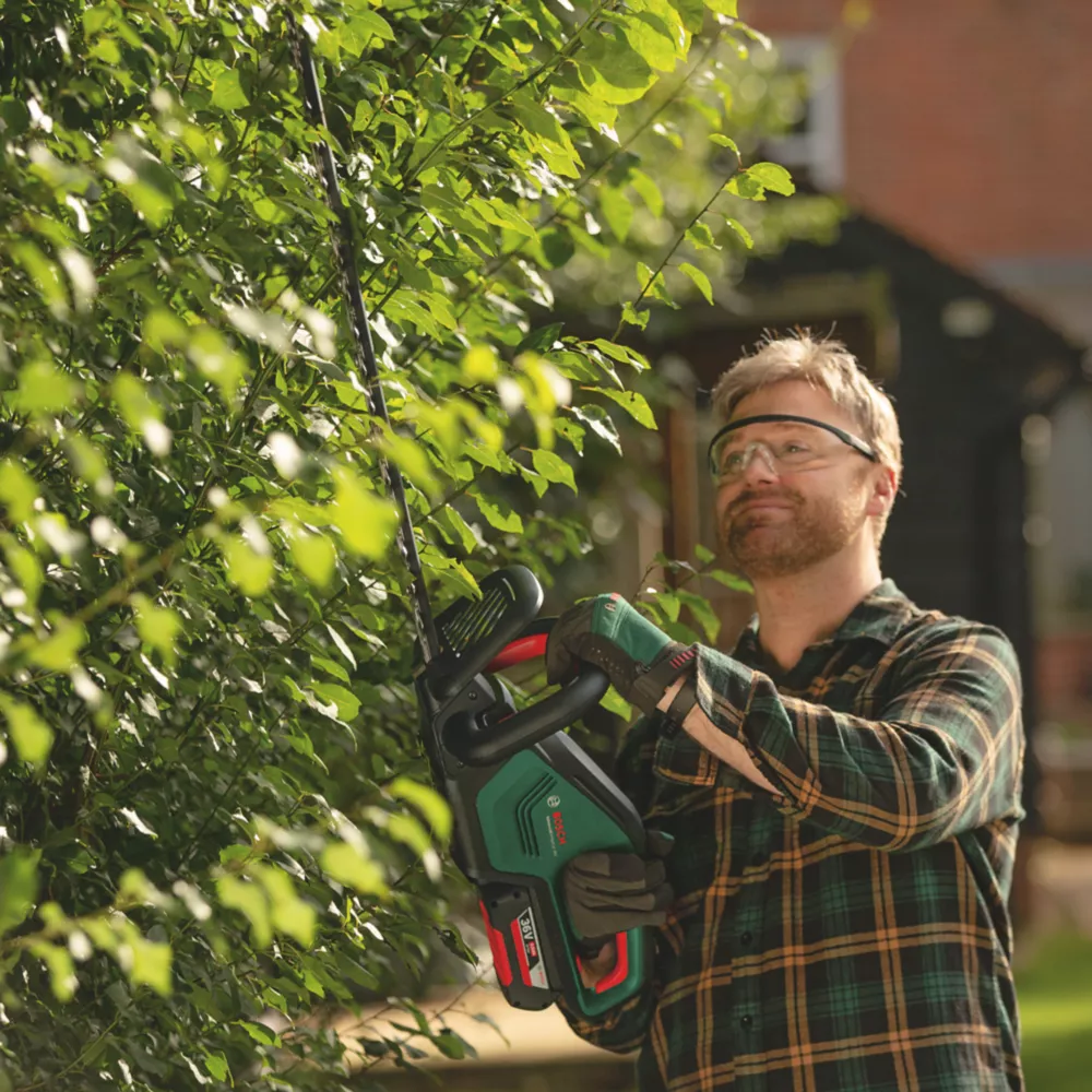 Bosch AdvancedHedgeCut 36V-65-28 65cm 36V Li-Ion Brushless Cordless Hedge Trimmer - Bare 4 Bosch AdvancedHedgeCut 36V-65-28 65cm 36V Li-Ion Brushless Cordless Hedge Trimmer - Bare - Image 2