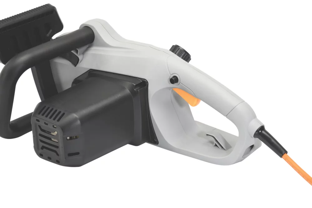 Titan TTL758CHN 2000W 230V Electric 40cm Chainsaw 6 Titan TTL758CHN 2000W 230V Electric 40cm Chainsaw - Image 4