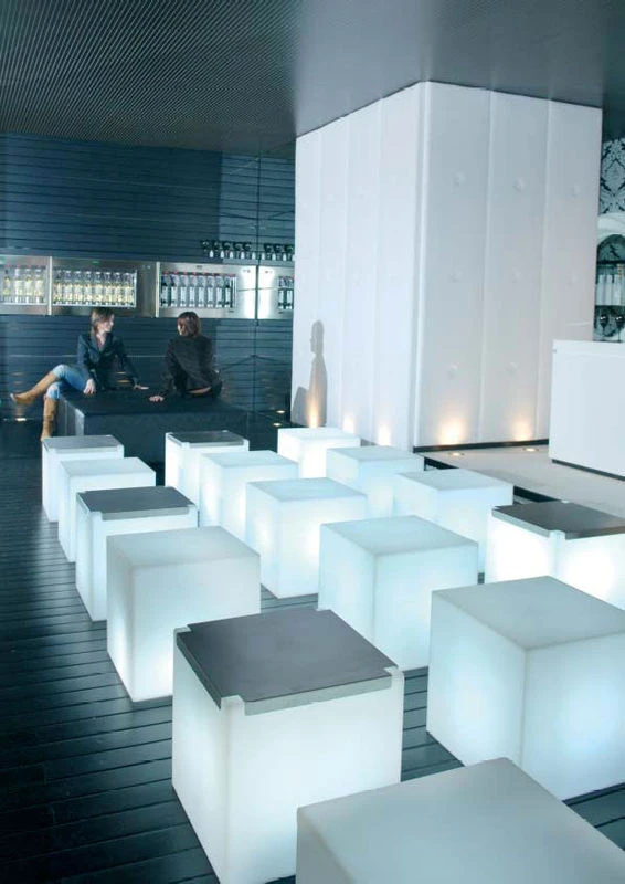 Cubo OUTDOOR Illuminated Side Table - Outdoor - Slide 7 Cubo OUTDOOR Illuminated Side Table - Outdoor - Slide - Image 5